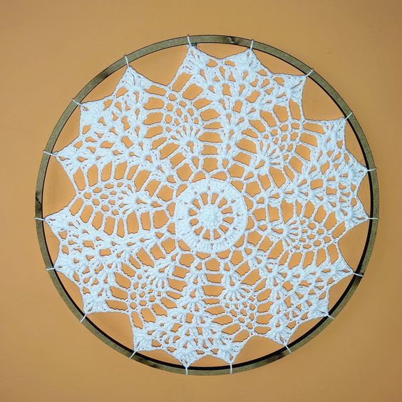 mandala de croche na parede